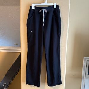 Figs Women’s Black Straight Leg Scrubs with side pocket